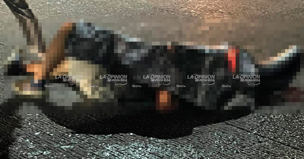 Motociclista termina en el pavimento de la Pozo 13