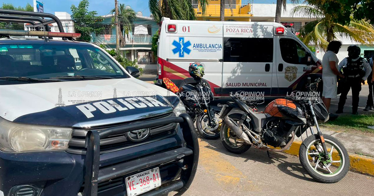 Mujer Lesionada tras Colisión entre Jetta y Motocicleta en la colonia Cazones