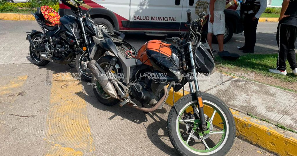 Mujer Lesionada tras Colisión entre Jetta y Motocicleta en la colonia Cazones