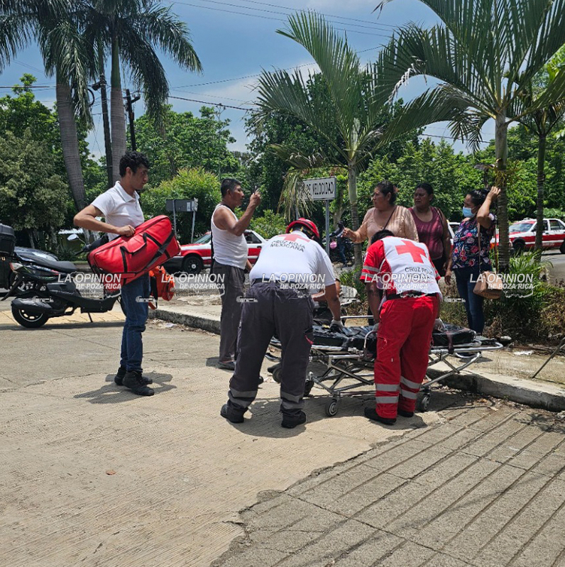 Camioneta arrolla y deja grave a pareja