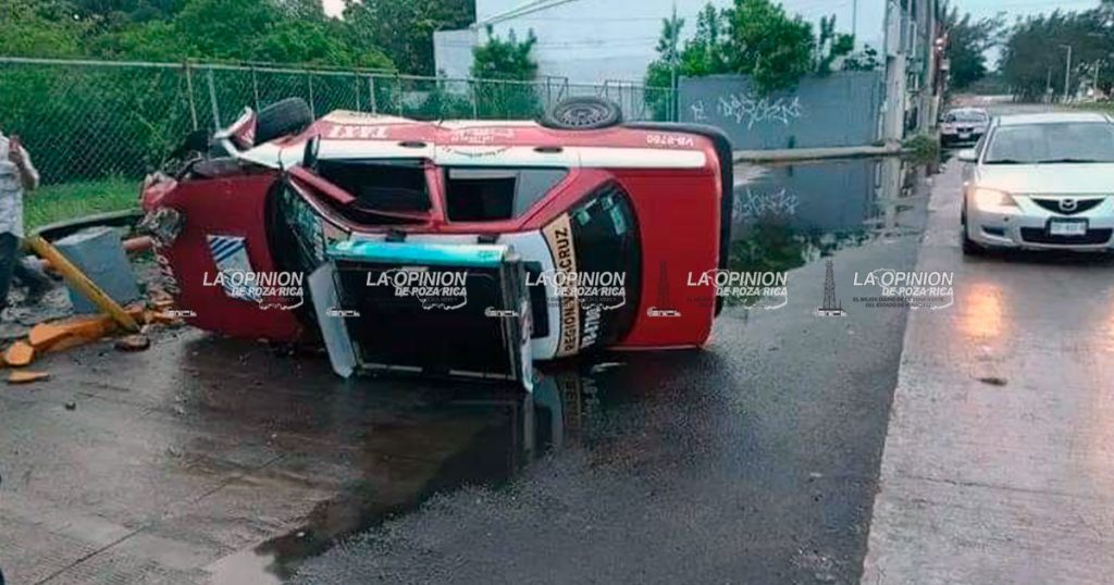 Volcadura de taxi en Veracruz: conductor ebrio la libró