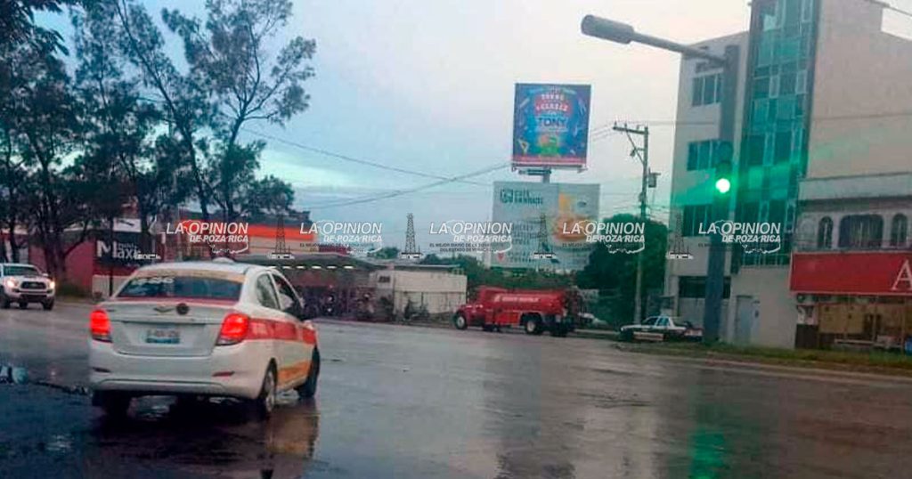 Volcadura de taxi en Veracruz: conductor ebrio la libró
