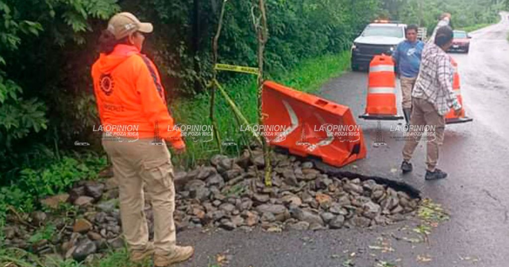 Alertan por socavón en la vía Naranjos-Chontla