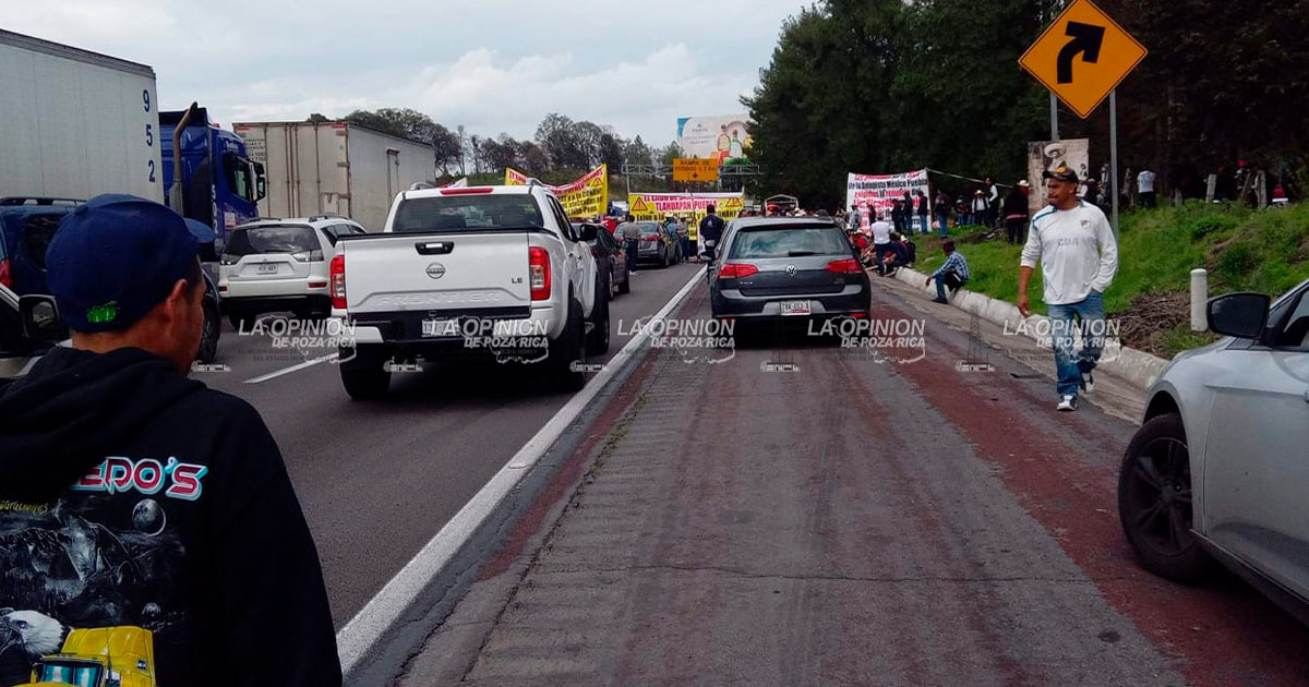Bloqueo en Autopista México-Puebla por demanda de pagos de tierras