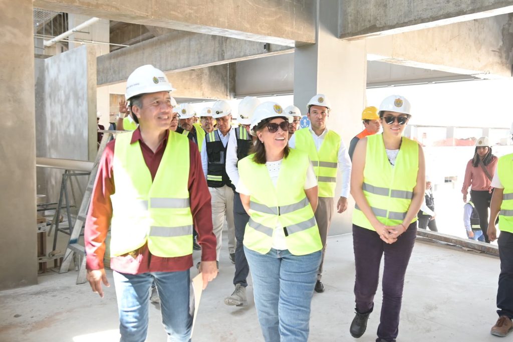 Recorren Cuitláhuac García y Rocío Nahle obras del estadio e Ilustre Instituto Veracruzano