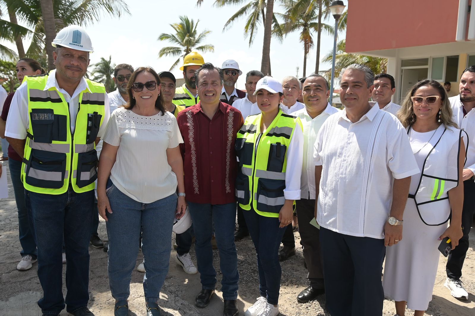Recorren Cuitláhuac García y Rocío Nahle obras del estadio e Ilustre Instituto Veracruzano