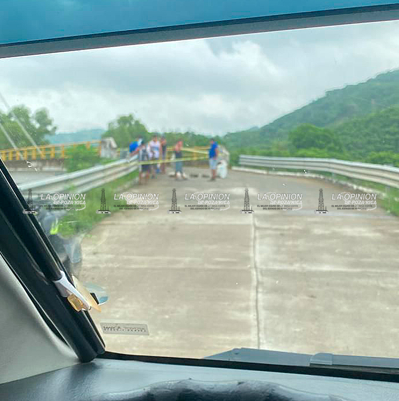 Puente de acceso a la comunidad en riesgo de colapso