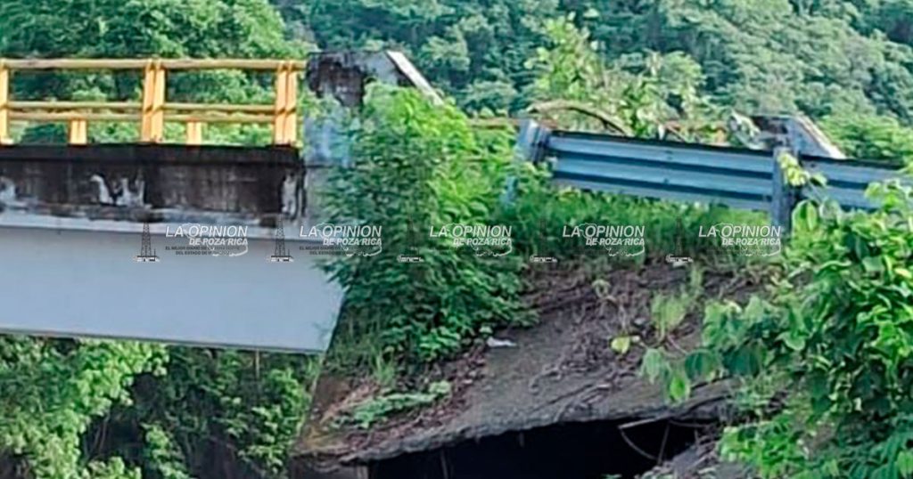 Puente de acceso a la comunidad en riesgo de colapso