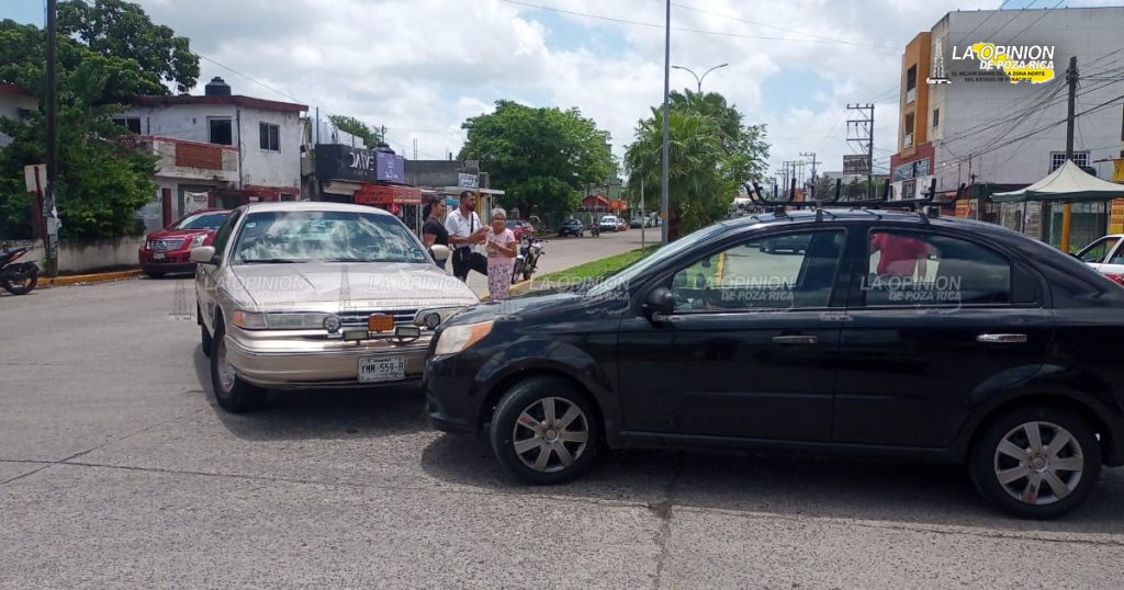 Choque en la avenida Ejército Mexicano en Tihuatlán