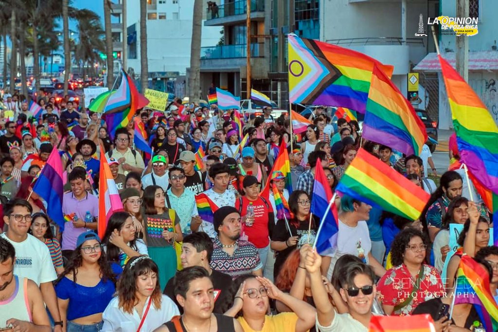 Más de 7 mil personas en desfile Orgullo LGBTQ+ en Veracruz