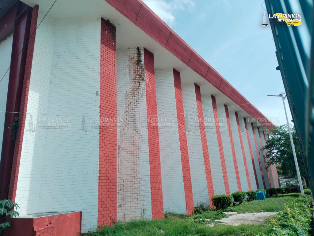 Agilizan trabajos para la rehabilitación del gimnasio municipal