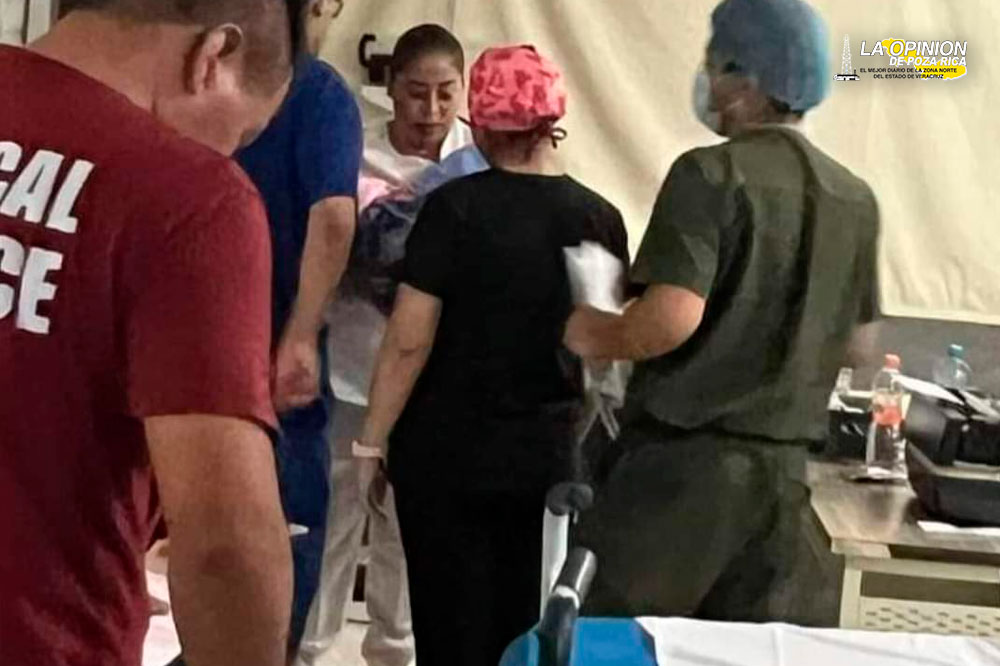 Hospital de Coscomatepec niega atención a embarazada y da a luz en autobús de pasaje