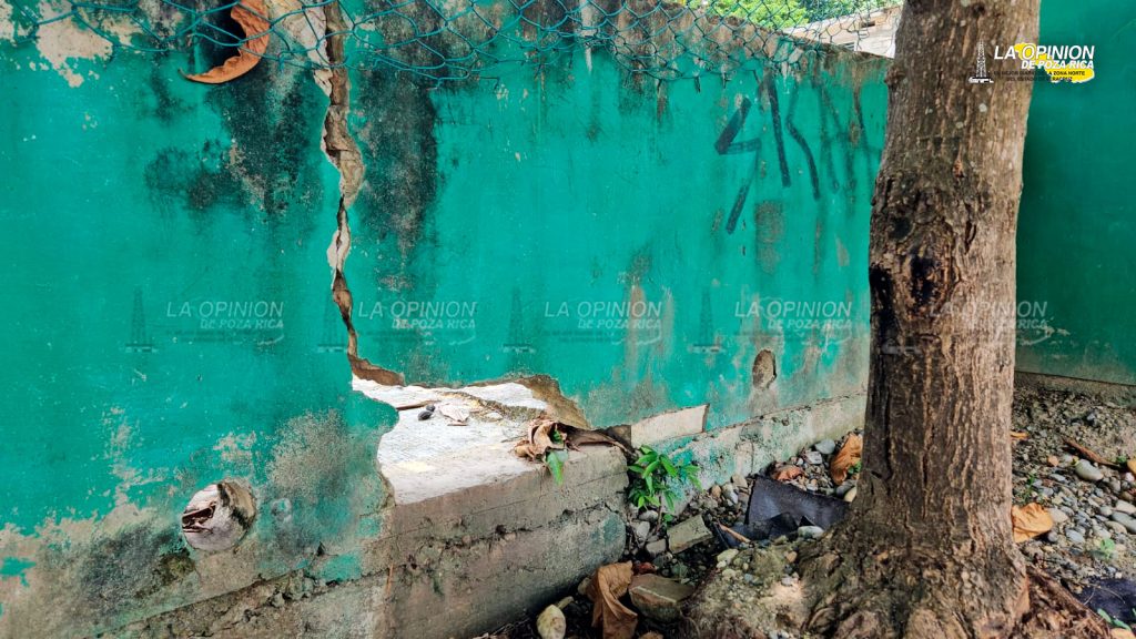 Con los parques sucios, destrozados y olvidados reciben a visitantes