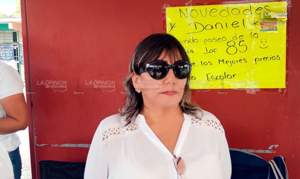 Manifestación de padres en la Secundaria General N. 1