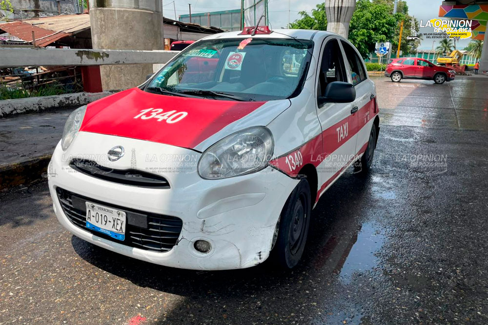 Mujer sufre accidente tras ser embestida por taxi de Papantla