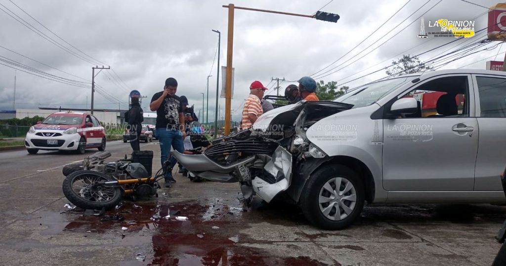 Motociclista lesionado por una camioneta en la Poza Rica- Coatzintla