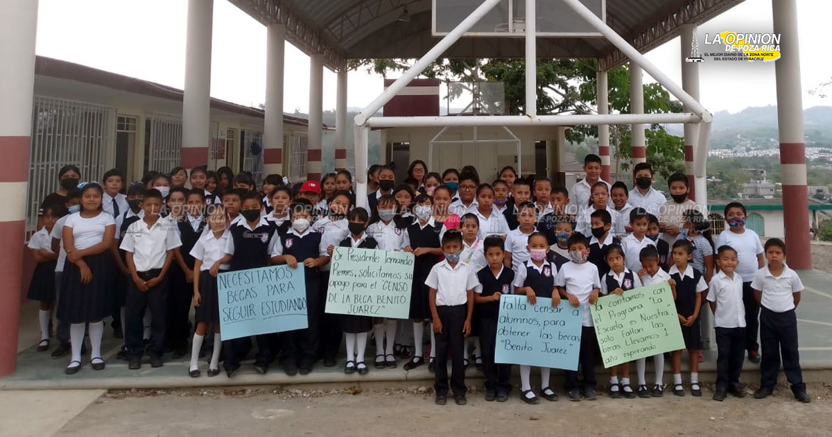 Sin beca Benito Juárez, niños de la primaria Sor Juana Inés de la Cruz