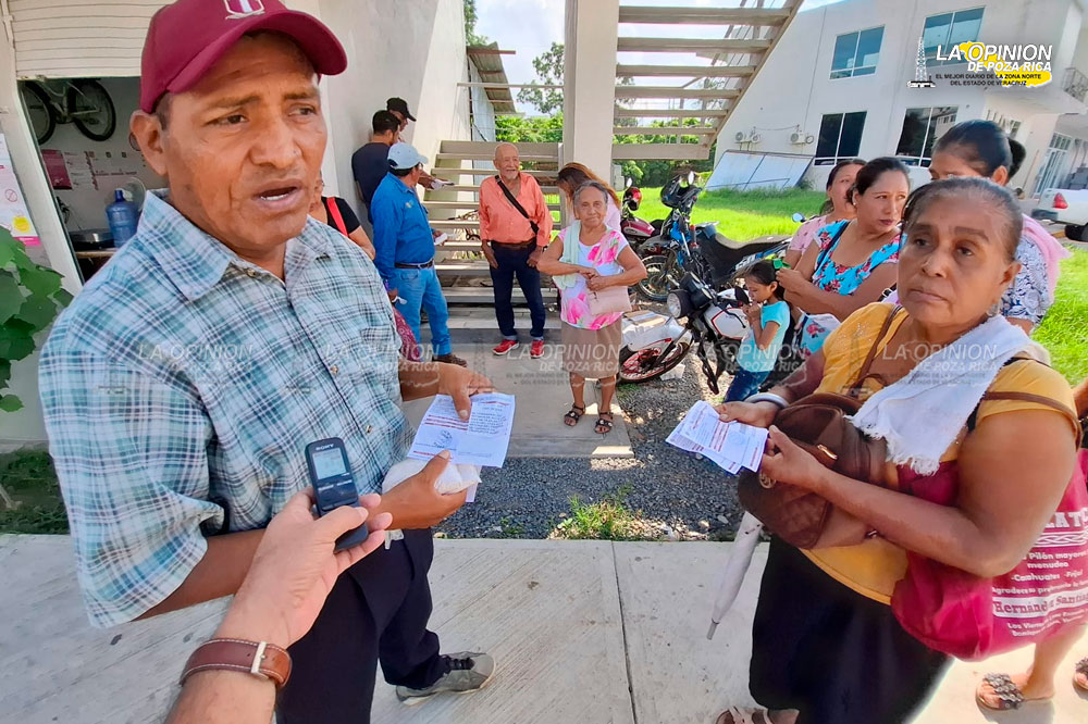 Plantón en la CAEV; llevan 1 mes sin agua