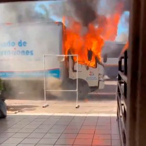 Enfrentamientos y quema de vehículos en Culiacán