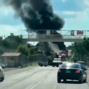 Enfrentamientos y quema de vehículos en Culiacán
