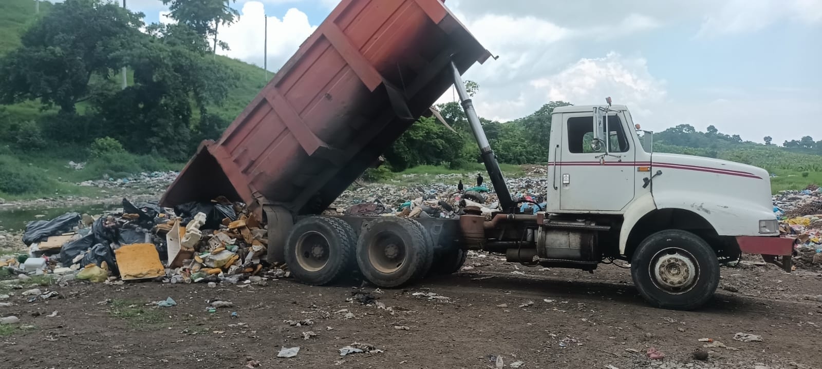 Es un “cochinero” el municipio de Cazones