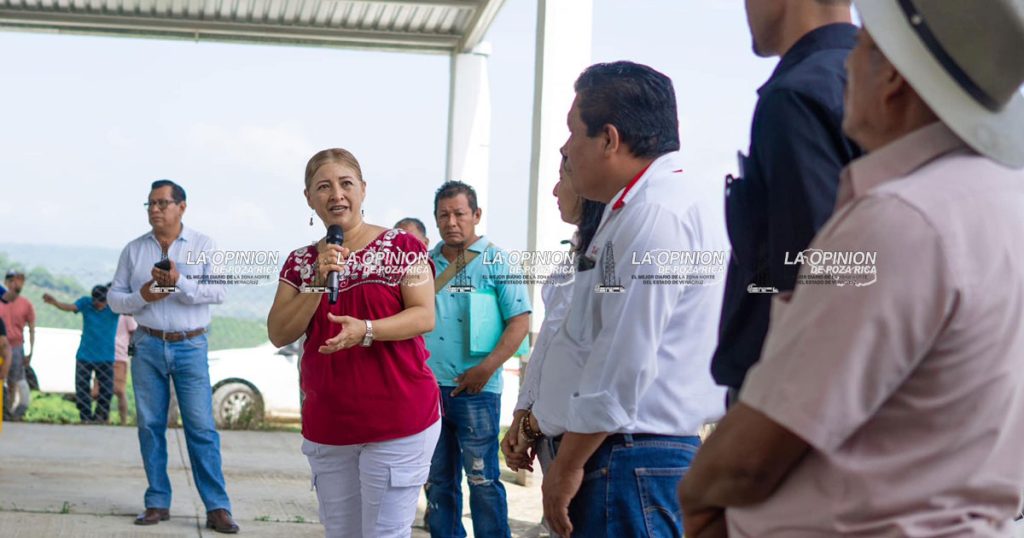 Alcaldesa construye obra para poblanos