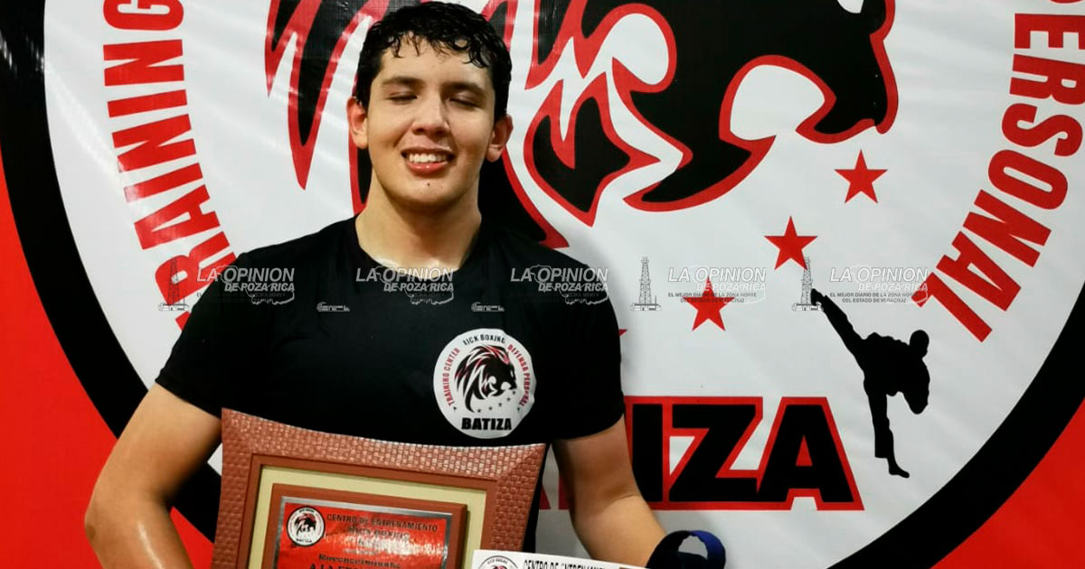 King Boxing Batiza realiza cambio de cintas