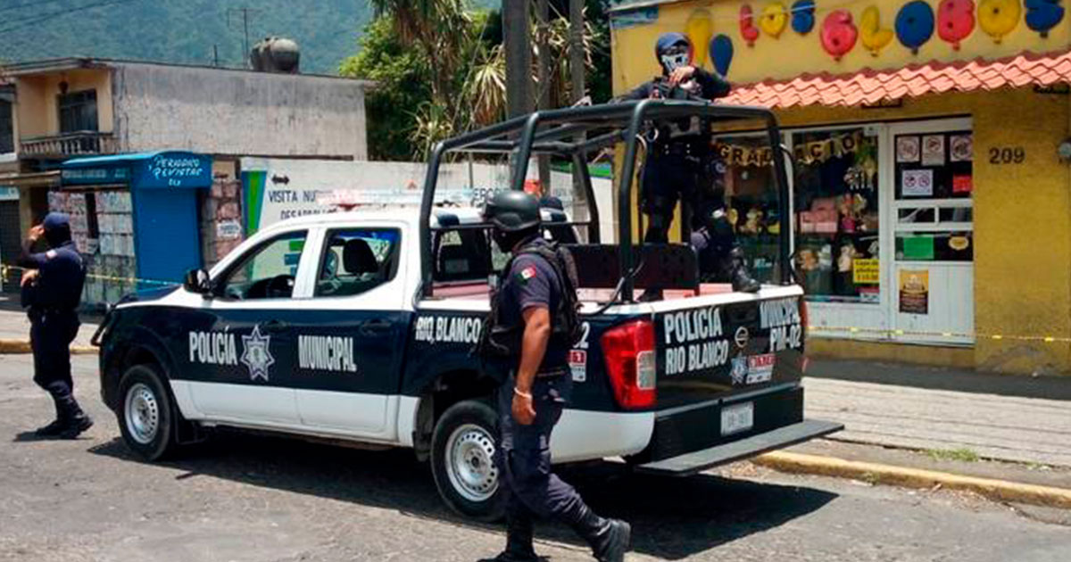 Le roban $20,000 a ama de casa