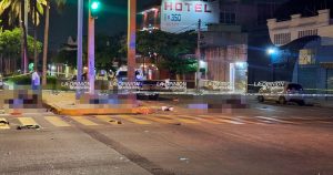 Tres motociclistas mueren en choque con Grúa