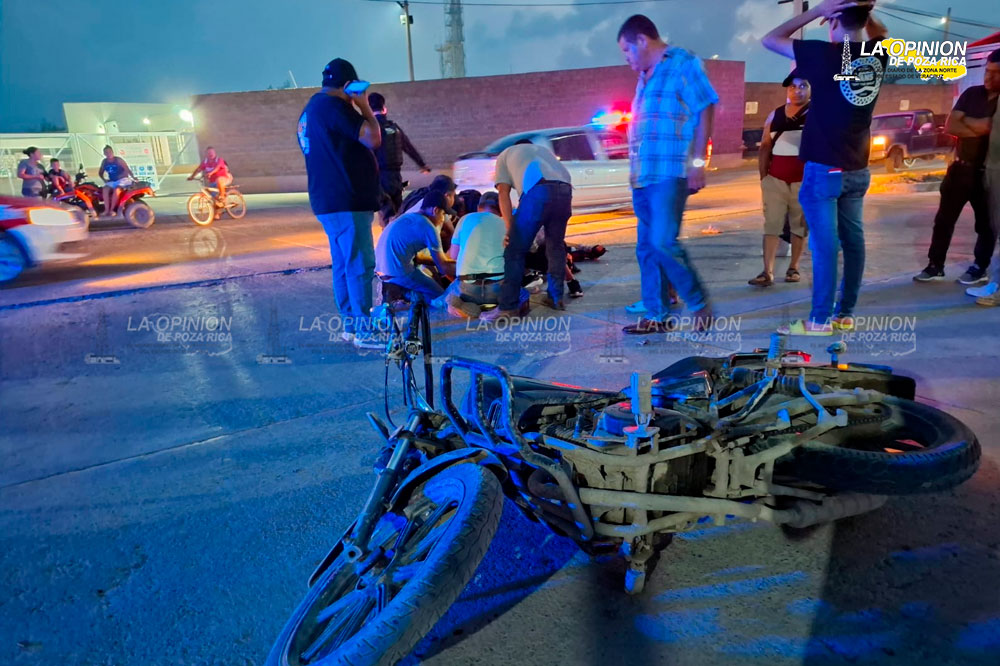 Auto contra moto deja pareja lesionada