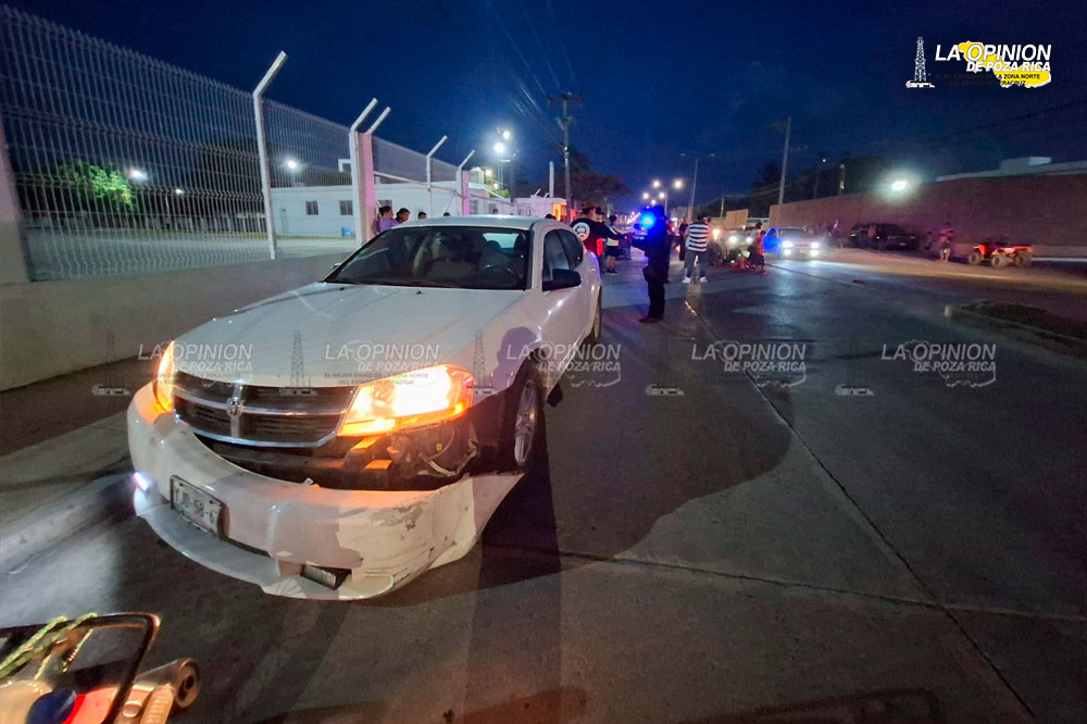Auto contra moto deja pareja lesionada