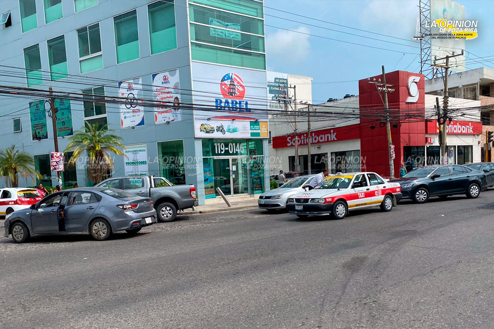¡Corto circulación a taxi y zas!