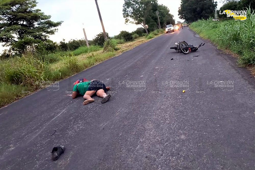 Motociclista derrapa en el asfalto; grave