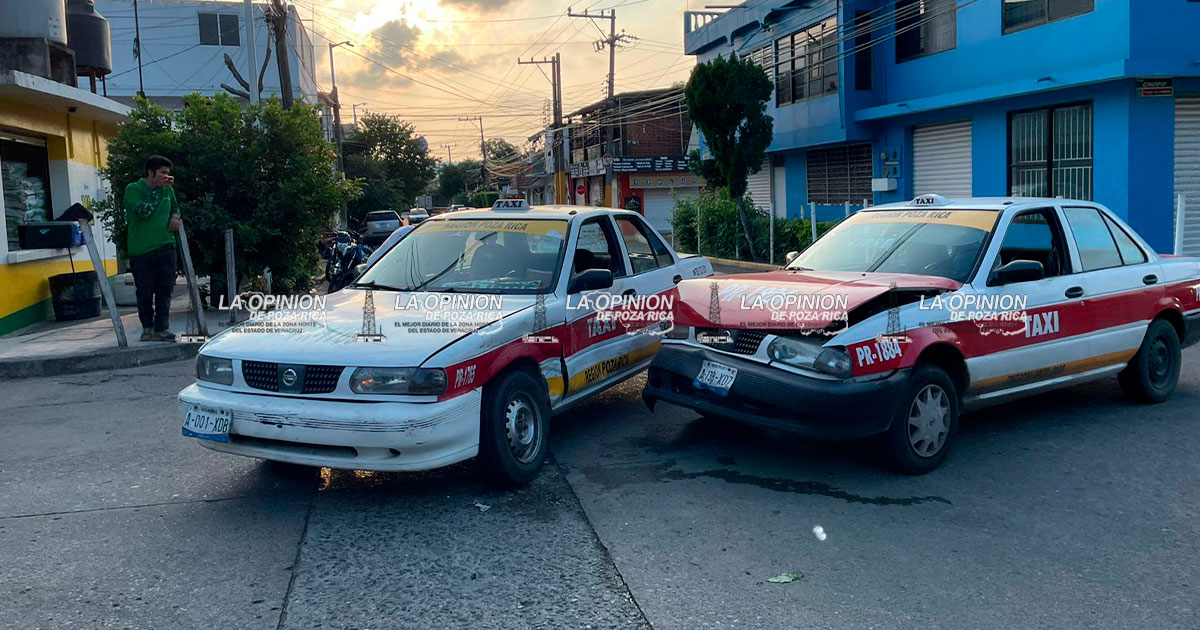 Choque entre taxis en el crucero de Chapultepec