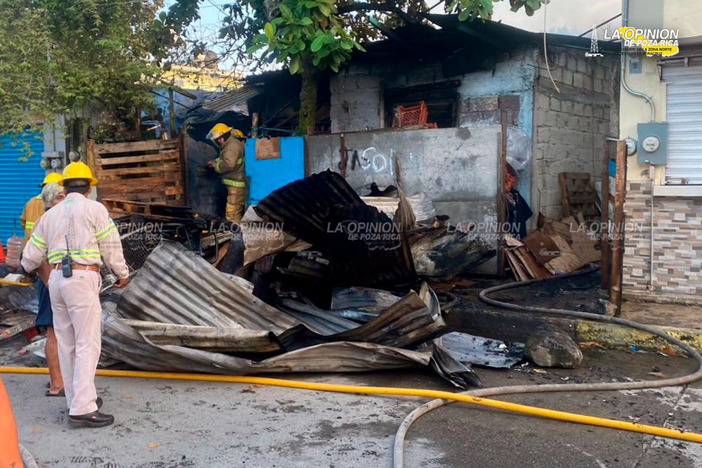 ¡Incendio arrasa vivienda!