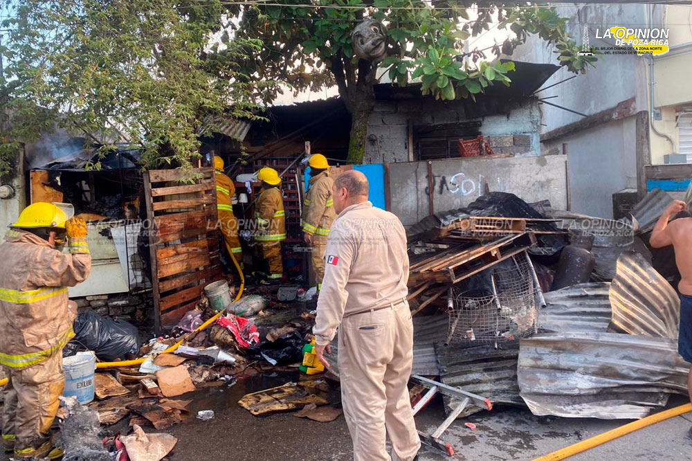 ¡Incendio arrasa vivienda!