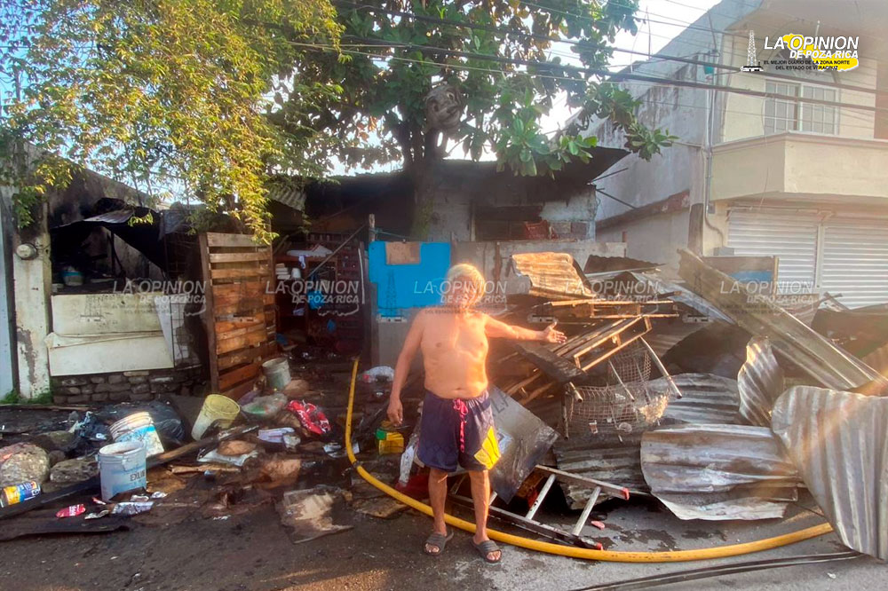 ¡Incendio arrasa vivienda!