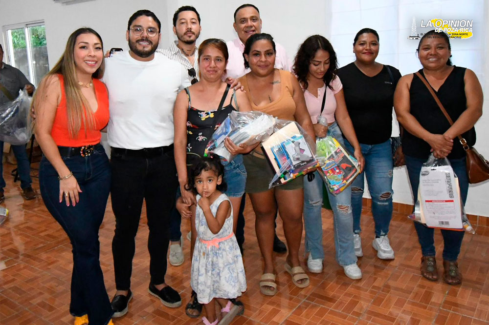 Empresario entrega lista de útiles escolares gratuita en Medellín de Bravo