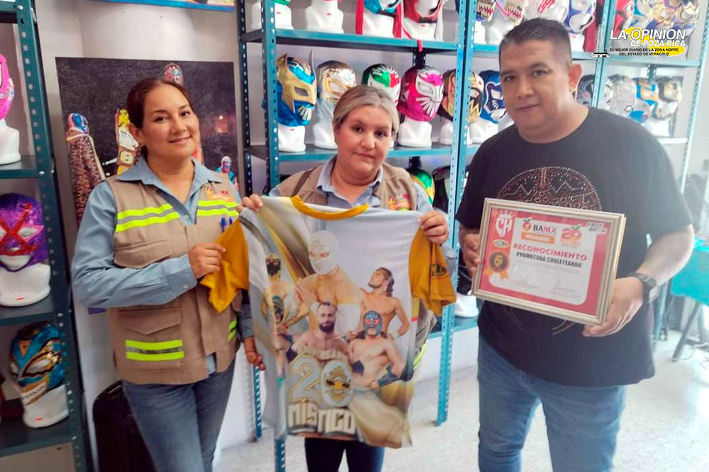 Promotora de Lucha Libre tica recibe reconocimiento del Banco de Alimentos de Veracruz