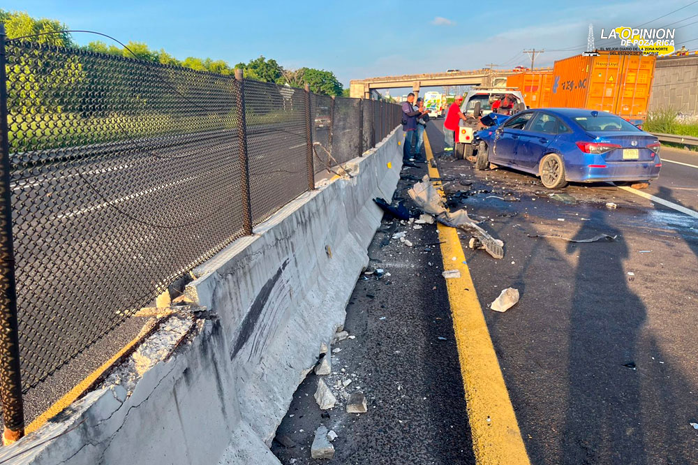 ¡Acabó con las llantas mirando al cielo!