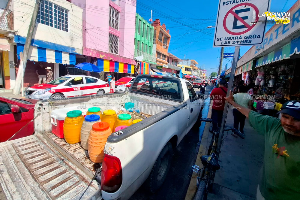 Peatones en riesgo por invasión de calles