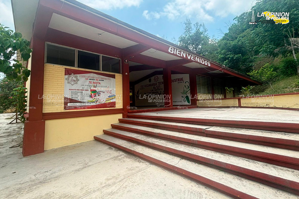 Piden fumigación en escuelas del municipio