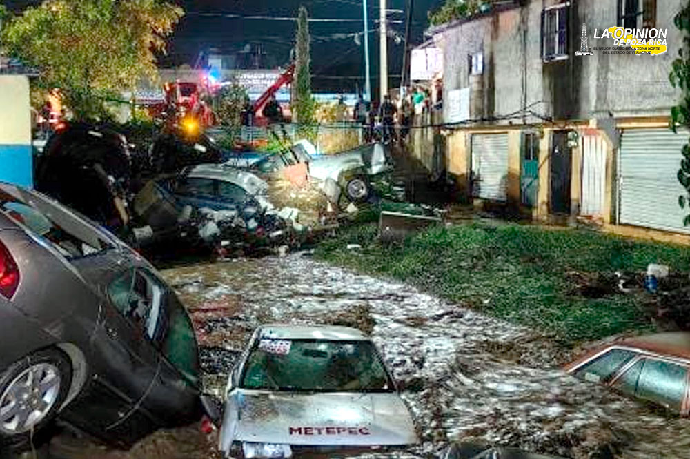 Desbordamiento de río en Tejupilco arrastra 18 vehículos entre lodo y basura