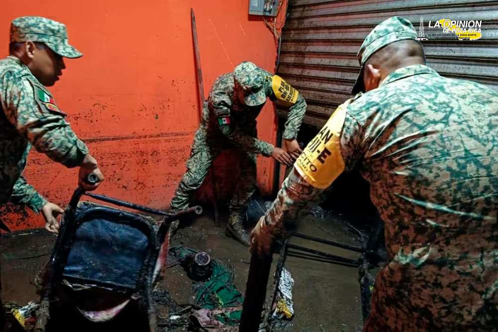 Desbordamiento de río en Tejupilco arrastra 18 vehículos entre lodo y basura