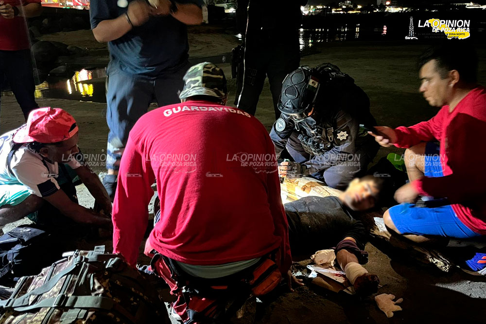 Vago machetea a joven turista