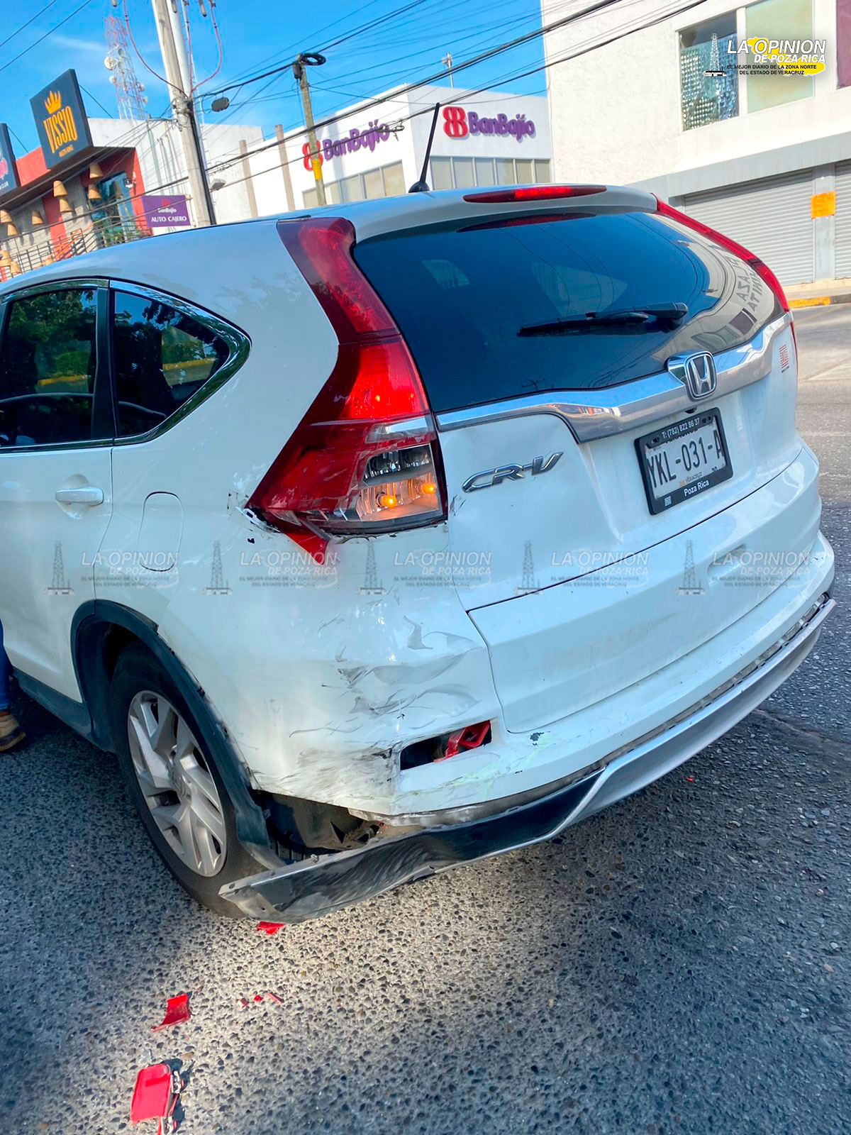 ¡Motociclista voló por el aire!