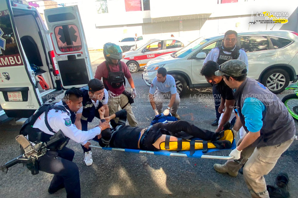 ¡Motociclista voló por el aire!