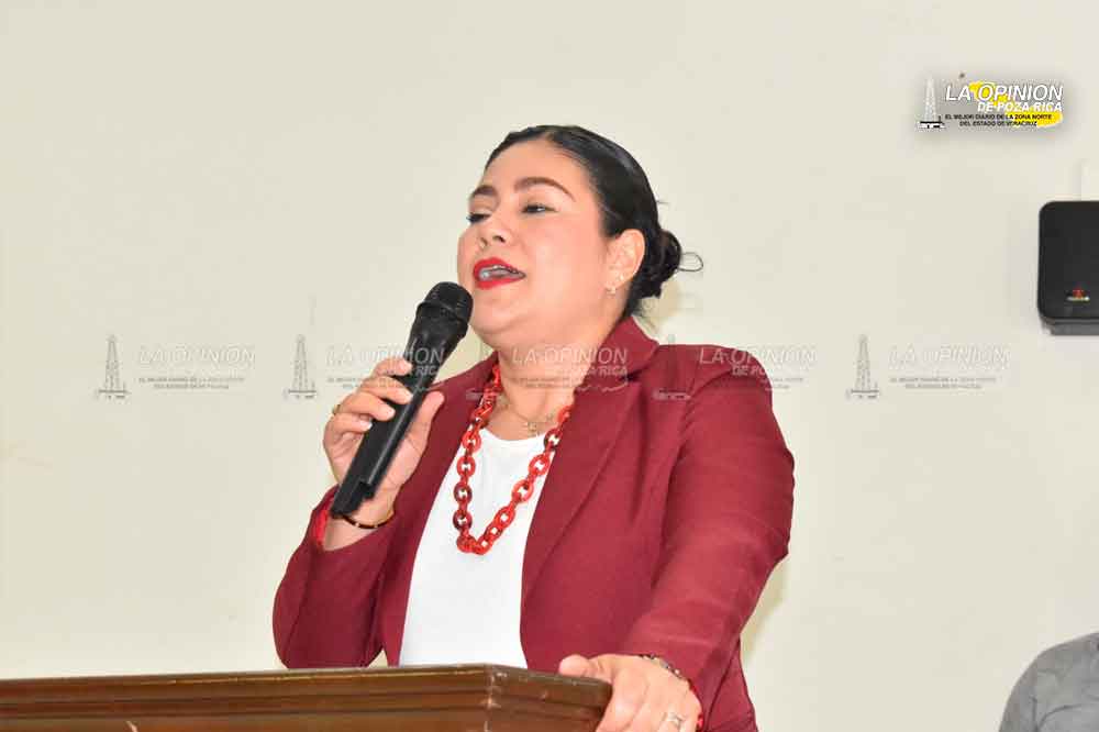 Diana Luz González Escudero directora oficial del CBTis Poza Rica Diana Luz González Escudero directora oficial del CBTis Poza Rica