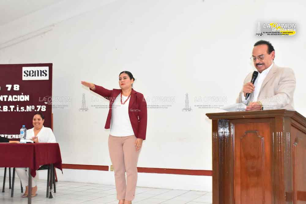 Diana Luz González Escudero directora oficial del CBTis Poza Rica Diana Luz González Escudero directora oficial del CBTis Poza Rica