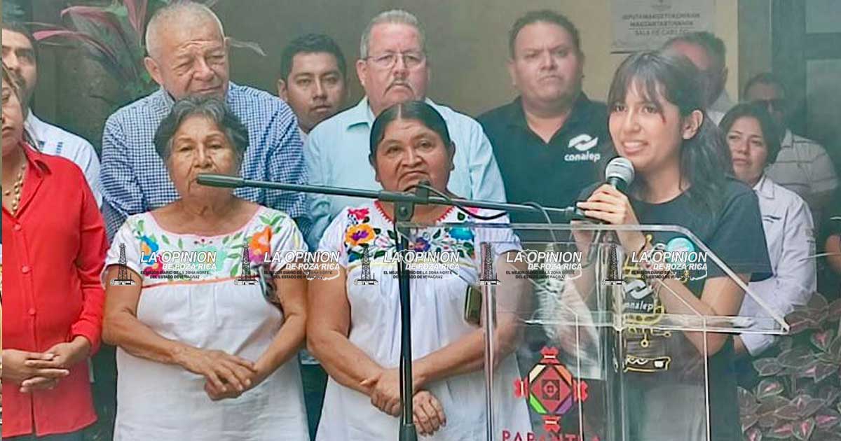 Entregan reconocimiento, a Ángela Olazarán Entregan reconocimiento, a Ángela Olazarán